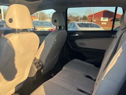 Used 2021 Volkswagen Tiguan SE w/ Panoramic Sunroof Package image 6