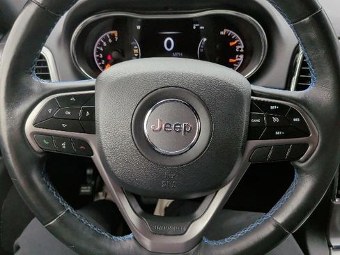 Used 2019 Jeep Grand Cherokee Laredo image 29