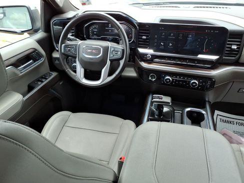 Used 2023 GMC Sierra 1500 SLT AWD/4WD image 4