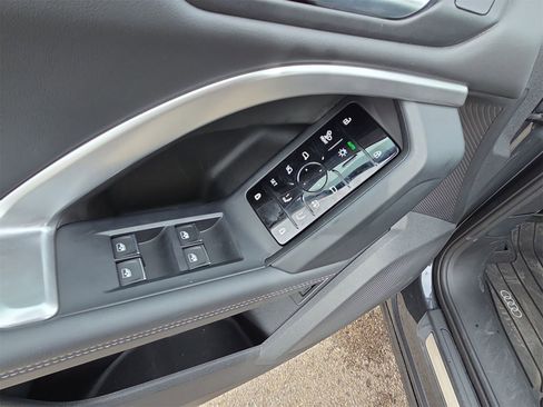 Used 2025 Audi Q5 Premium Plus w/ Premium Plus image 15