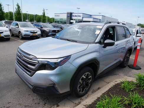 Used 2025 Subaru Forester Premium AWD/4WD image 5