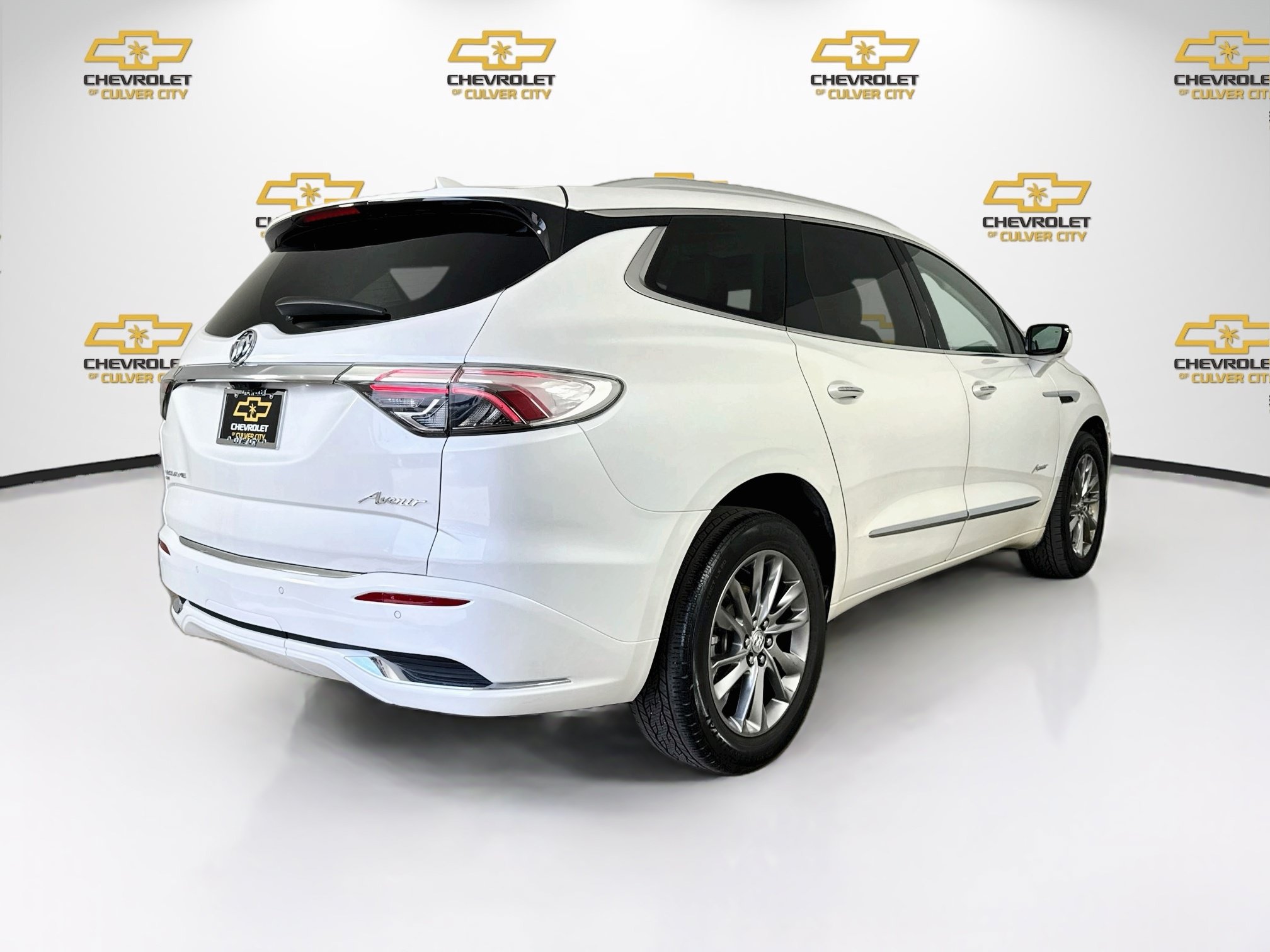 Used 2023 Buick Enclave Avenir w/ Trailering Package, 5000 lbs. AWD/4WD image 8