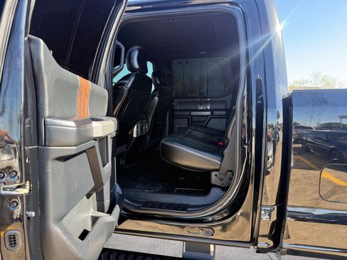 Used 2017 Ford F250 Platinum w/ Platinum Ultimate Package image 4