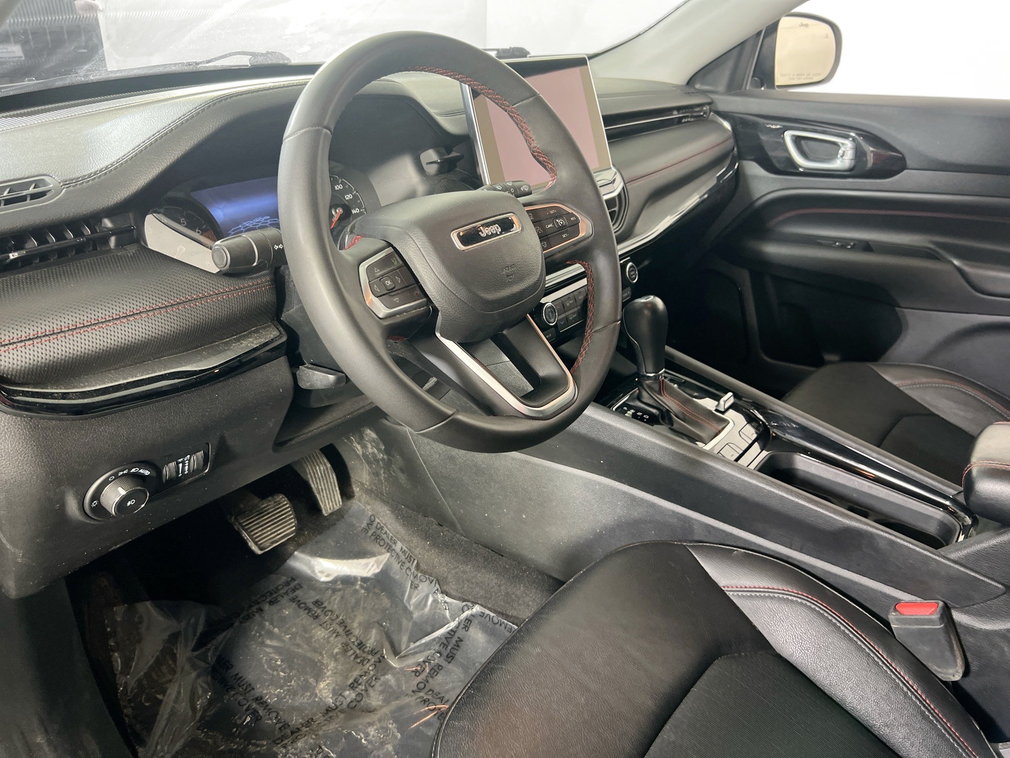 Used 2022 Jeep Compass Trailhawk AWD/4WD image 9