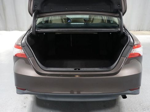 Used 2018 Toyota Camry LE image 30