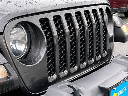 Used 2023 Jeep Gladiator Sport image 30