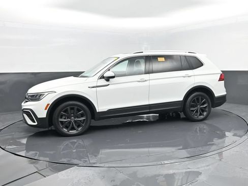 Used 2022 Volkswagen Tiguan SE w/ Panoramic Sunroof Package AWD/4WD image 5