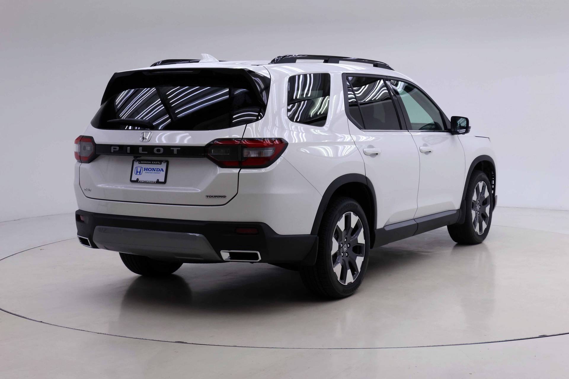 New 2026 Honda Pilot Touring image 2