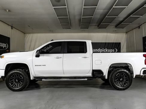 Used 2022 Chevrolet Silverado 2500 LT AWD/4WD image 12