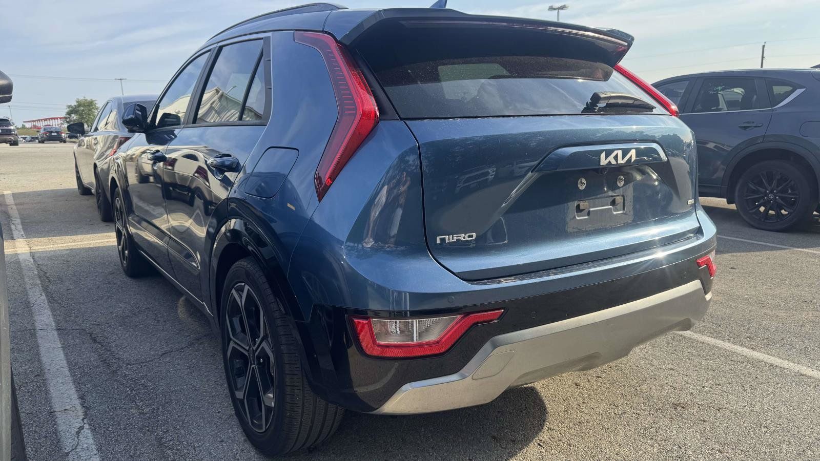 Used 2023 Kia Niro EX Touring FWD image 5
