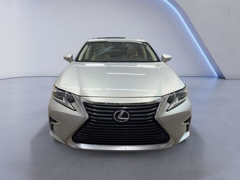 Used 2016 Lexus ES 300h image 2