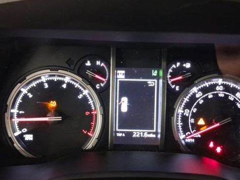 Used 2023 Toyota 4Runner TRD Off-Road Premium w/ Off Road Premium Plus Package AWD/4WD image 28