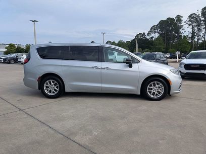 Used 2024 Chrysler Pacifica Touring-L