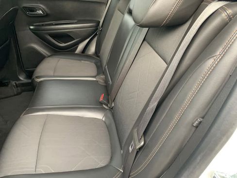 Certified 2022 Chevrolet Trax LT w/ LT Convenience Package image 18