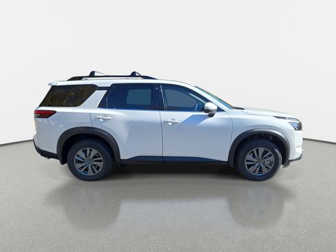 New 2025 Nissan Pathfinder SV image 4