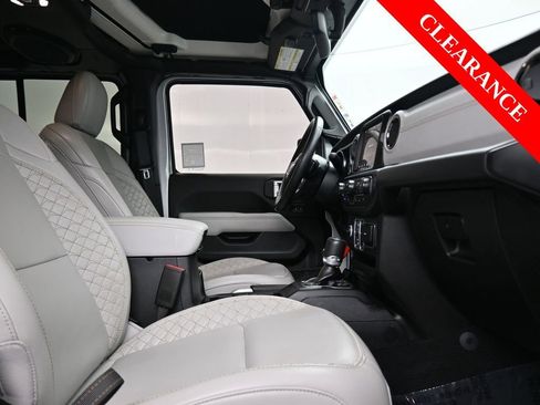 Used 2022 Jeep Wrangler Unlimited Sahara image 16