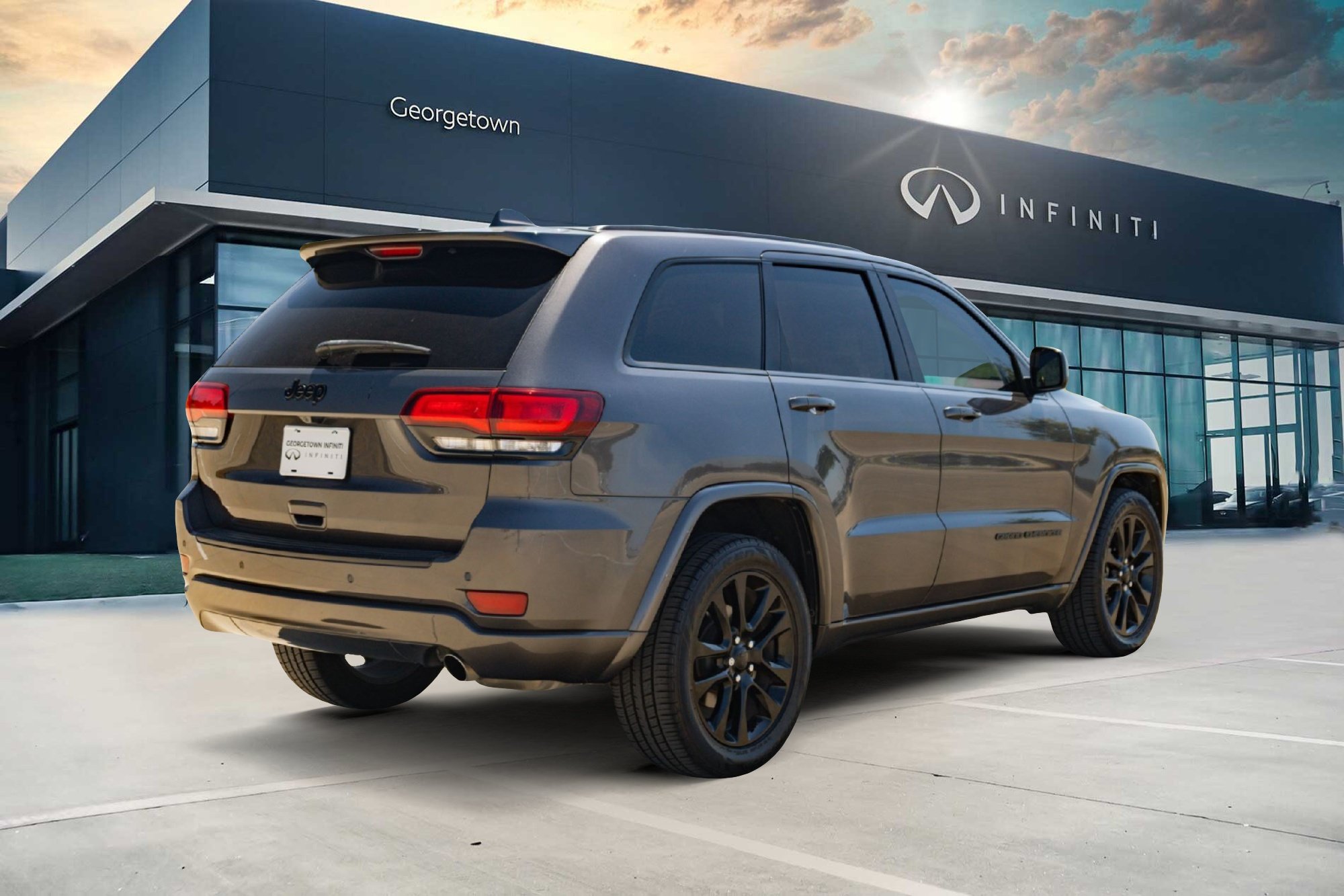 Used 2019 Jeep Grand Cherokee Altitude RWD image 5