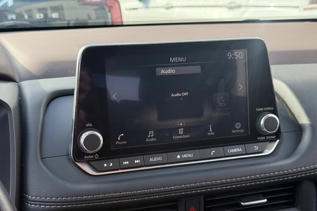 Used 2023 Nissan Rogue S AWD/4WD image 11