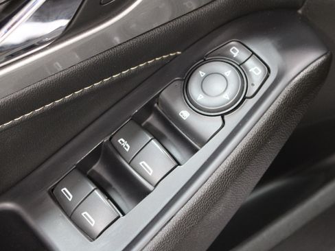 Used 2022 Chevrolet Traverse LT FWD image 7