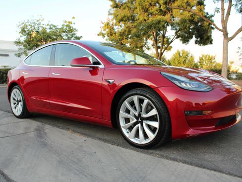 Used 2018 Tesla Model 3 Long Range image 1