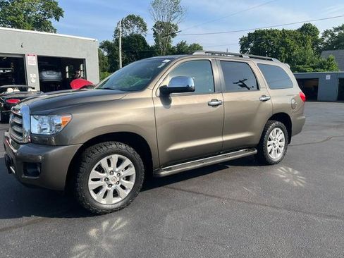 Used 2011 Toyota Sequoia Platinum AWD/4WD image 2