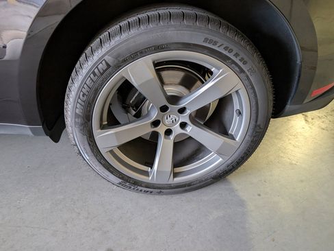 Certified 2025 Porsche Macan image 15