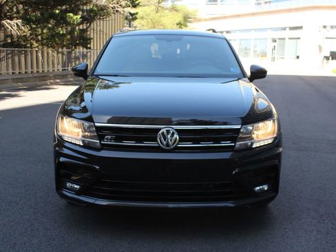 Used 2021 Volkswagen Tiguan SE FWD image 3