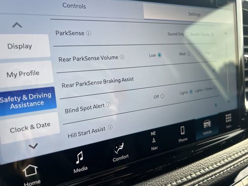 New 2026 Chrysler Pacifica Limited w/ S Appearance Package image 40