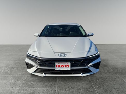 New 2025 Hyundai Elantra SE image 8