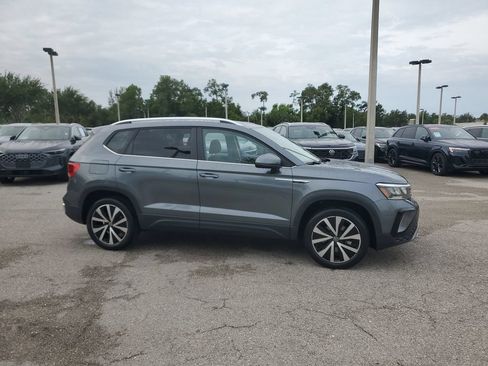 Certified 2023 Volkswagen Taos SE FWD image 4
