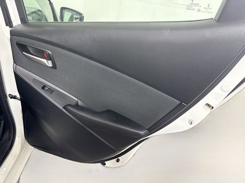 Used 2019 Toyota Yaris LE image 28