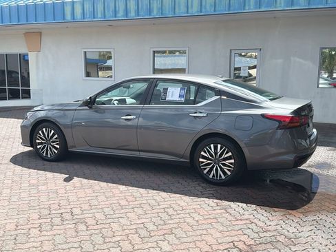 Used 2024 Nissan Altima 2.5 SV image 3