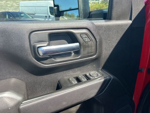 Used 2025 Chevrolet Silverado 2500 Custom w/ Custom Value Package image 13