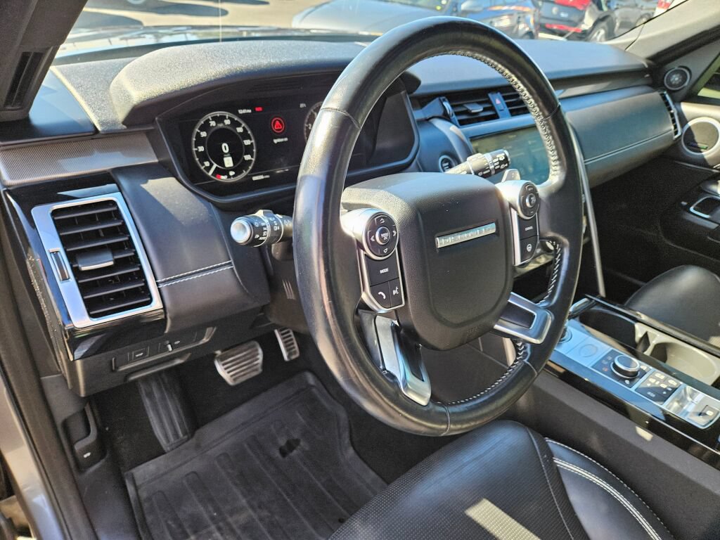 Used 2018 Land Rover Discovery HSE AWD/4WD image 17