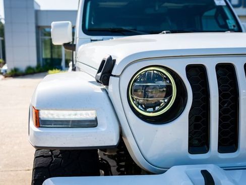 Used 2022 Jeep Gladiator Overland AWD/4WD image 19