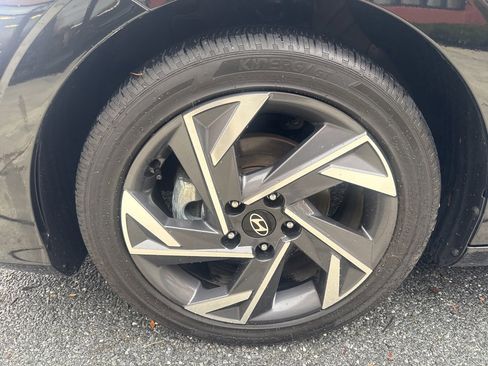 Used 2025 Hyundai Elantra SEL image 10