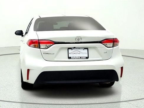 Used 2025 Toyota Corolla LE FWD image 6