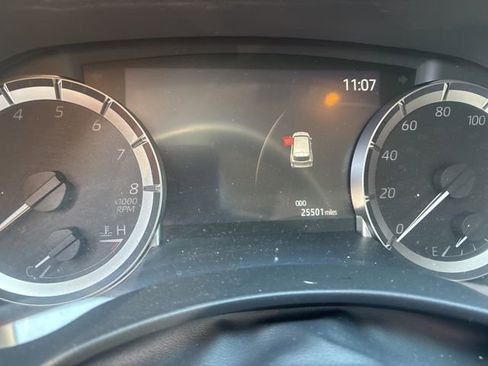 Used 2023 Toyota Highlander XLE image 1