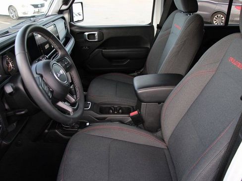 Used 2025 Jeep Wrangler Unlimited Rubicon image 14