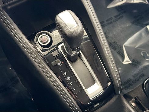 Used 2018 Nissan Kicks SV image 16