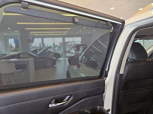 Used 2023 Nissan Pathfinder SL AWD/4WD image 26