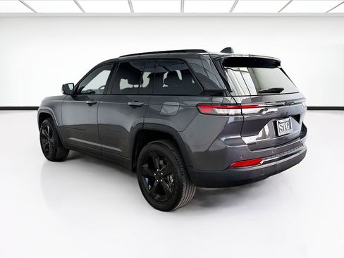 Used 2023 Jeep Grand Cherokee Altitude AWD/4WD image 6