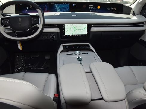 New 2026 Lincoln Navigator L Reserve AWD/4WD image 17