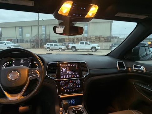 Used 2020 Jeep Grand Cherokee Altitude image 27