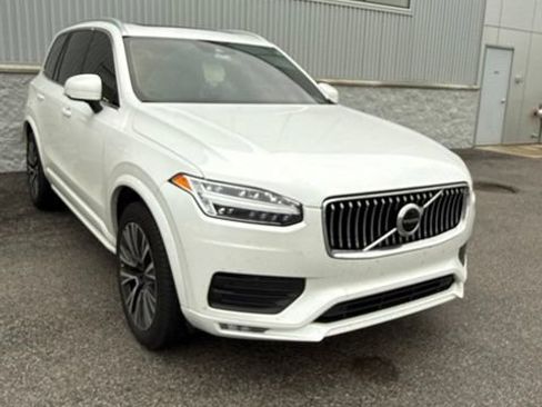 Used 2022 Volvo XC90 T5 Momentum w/ Protection Package Premier FWD image 4