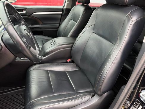 Used 2018 Toyota Highlander XLE w/ Protection Package #3 AWD/4WD image 36