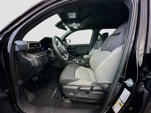 Used 2025 Toyota Tacoma TRD Off-Road image 13