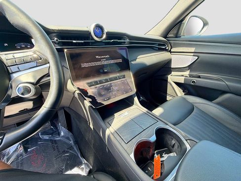 Used 2023 Maserati Grecale GT image 27