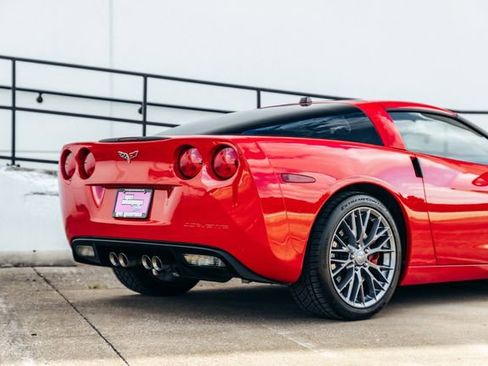 Used 2005 Chevrolet Corvette Coupe w/ Preferred Equipment Group RWD image 49