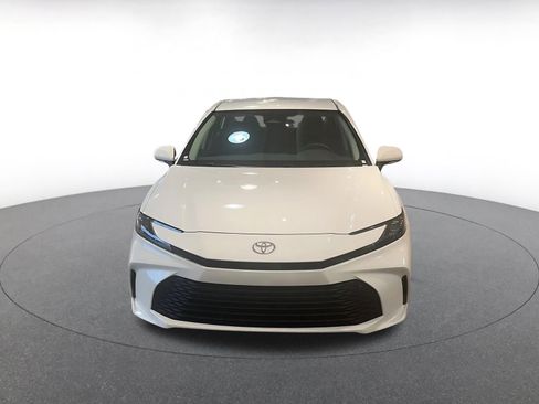 Used 2025 Toyota Camry LE image 4